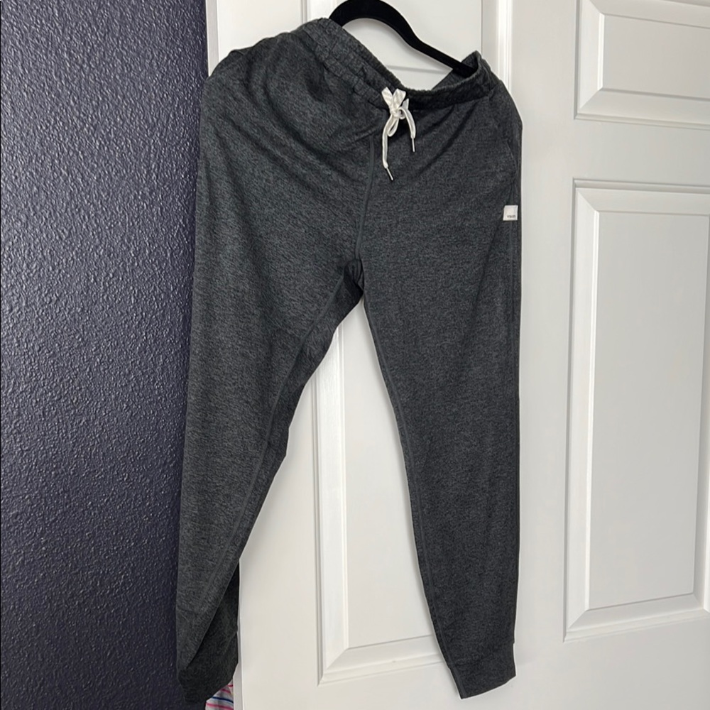 Vuori performance jogger charcoal Heather